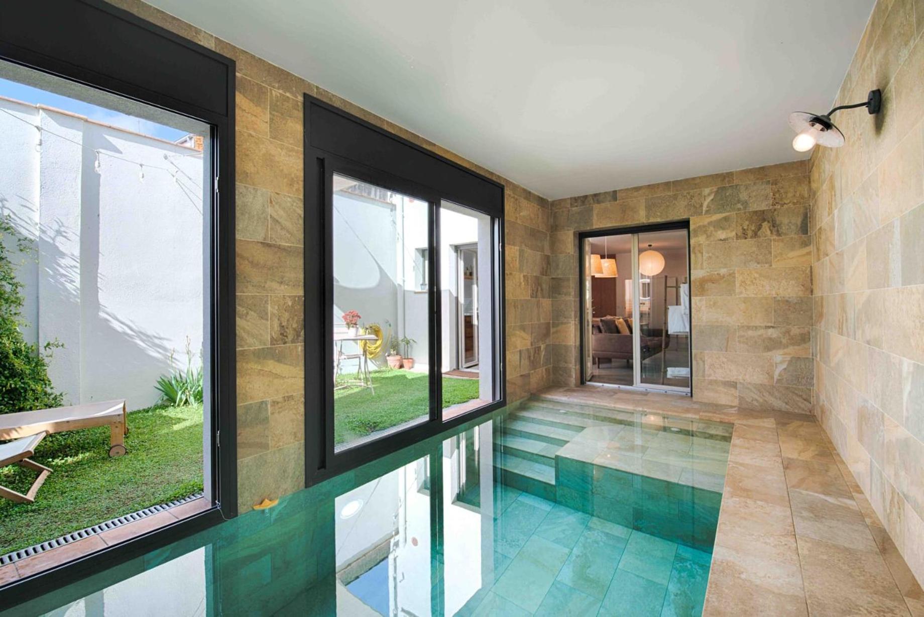 Appartamento Loft Con Piscina Climatizada De Agua Salada Y Parking En El Centro De Figueres Figueres  Esterno foto