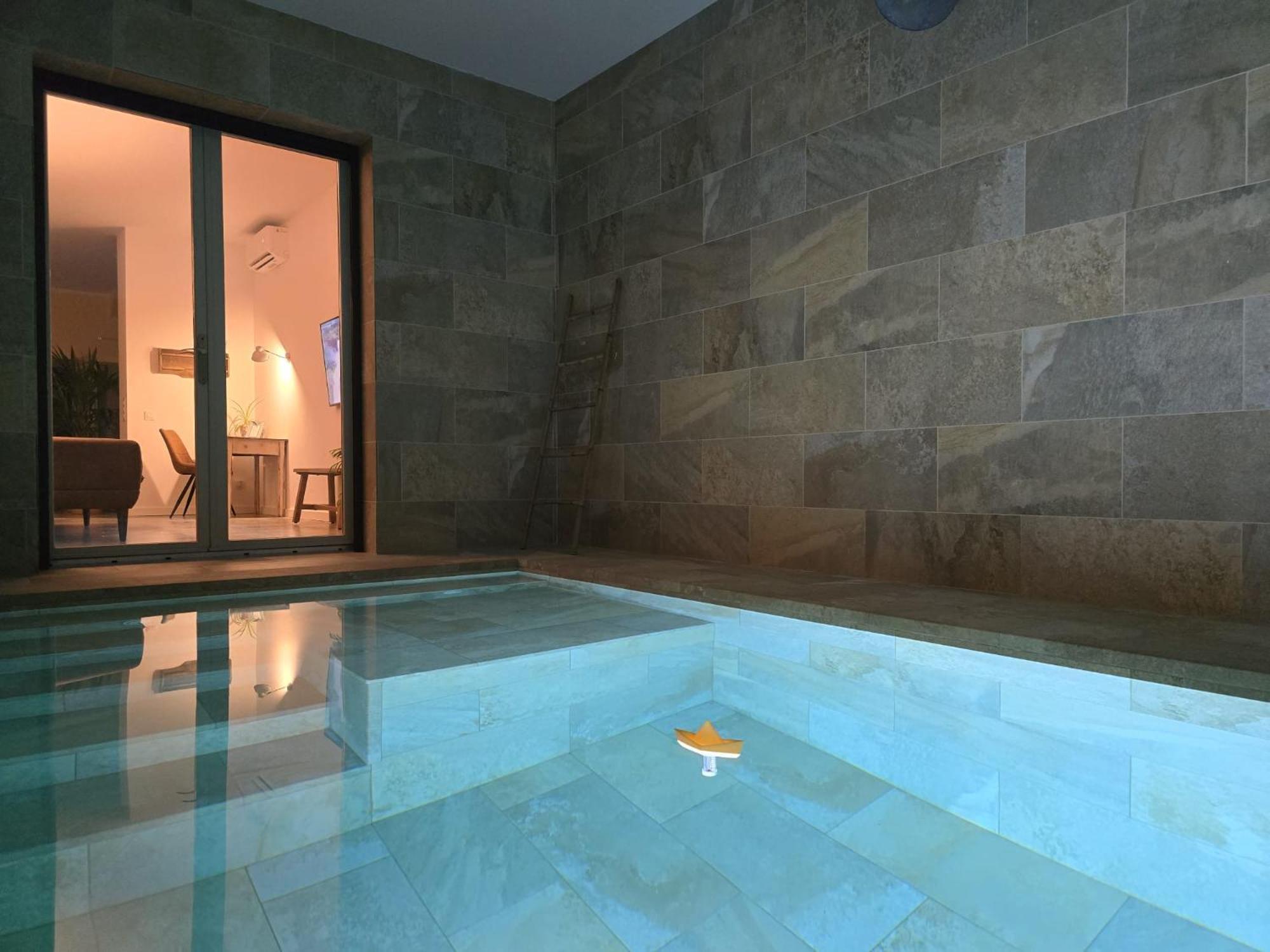 Appartamento Loft Con Piscina Climatizada De Agua Salada Y Parking En El Centro De Figueres Figueres  Esterno foto